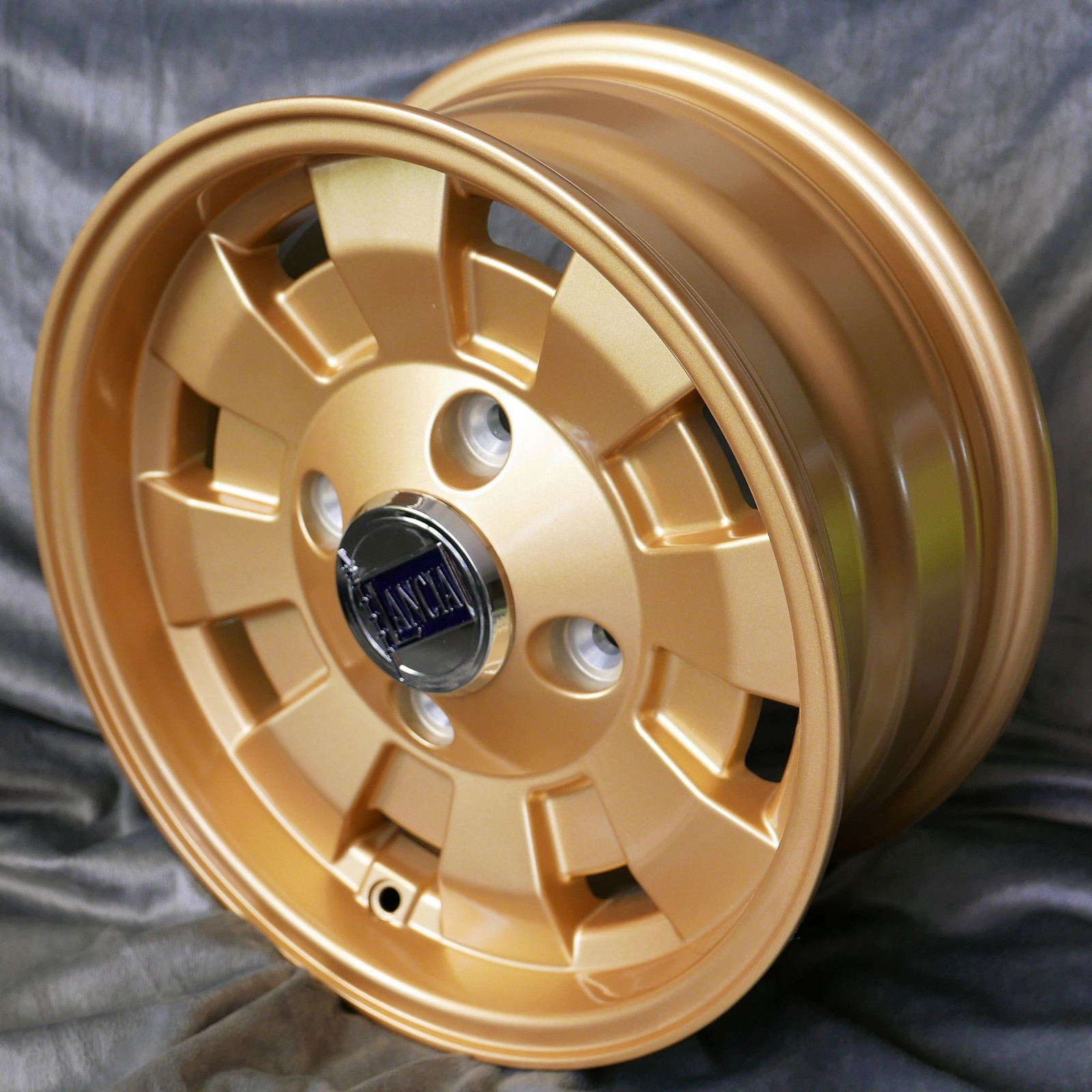 4x CD28 Style, 6x14 gold + KB4 Radschrauben