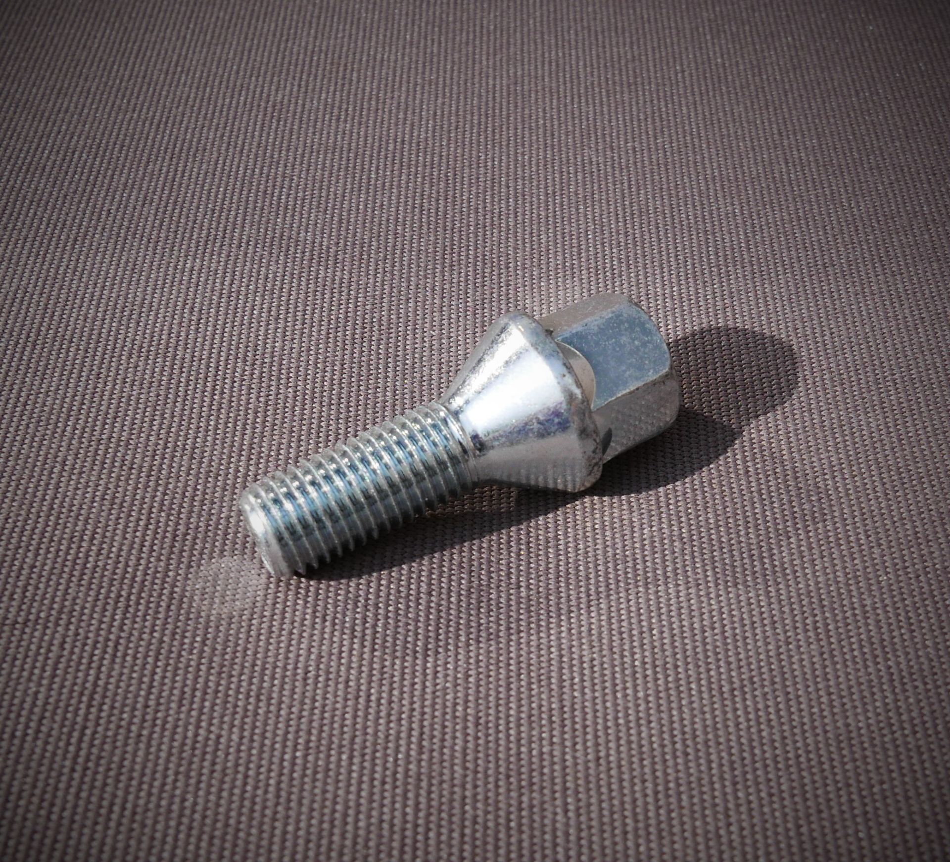 4x Aero Style, 8x17 silber/glanzgedreht + KB9 Radschrauben