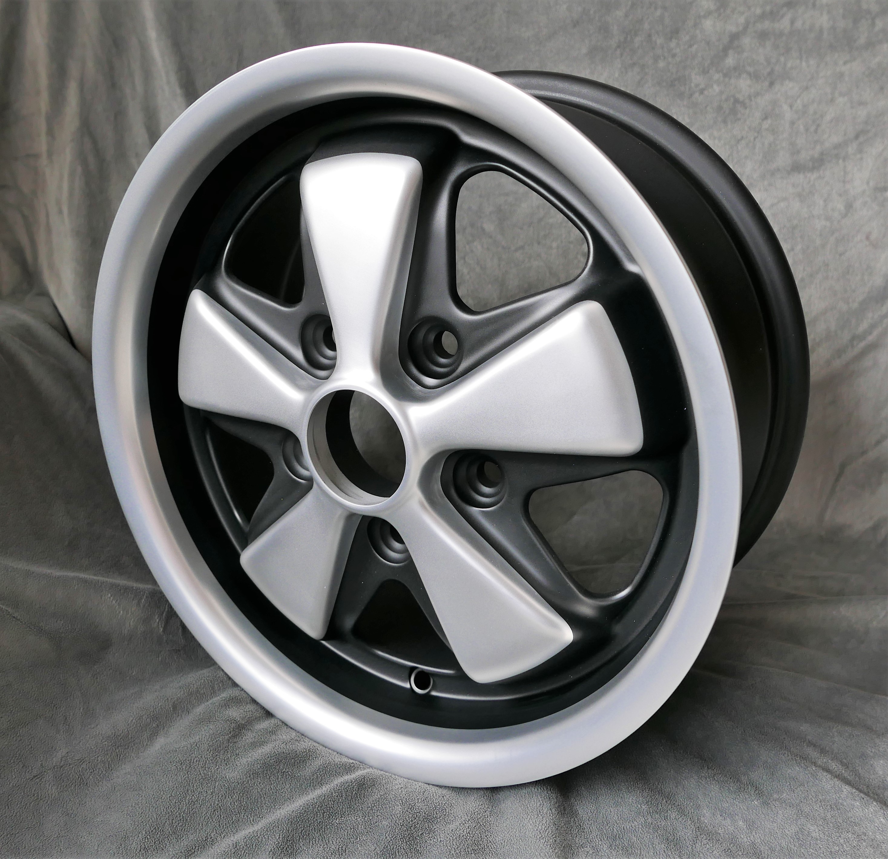 4x 5 Speiche, 7x15 eloxierter Look + KM4 Hutmuttern