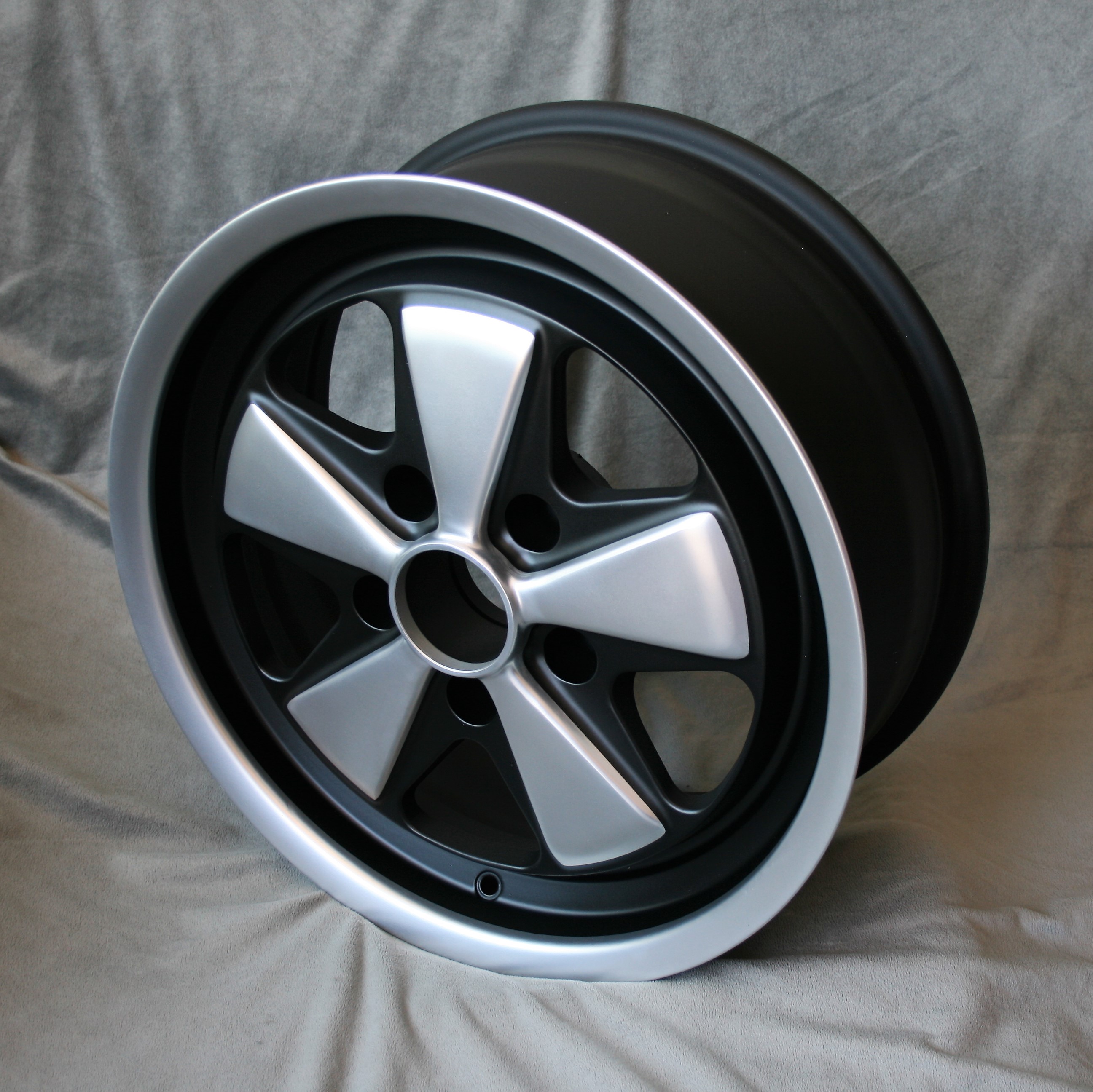 4x 5 Speiche, 7x17 eloxierter Look + KM4 Hutmuttern