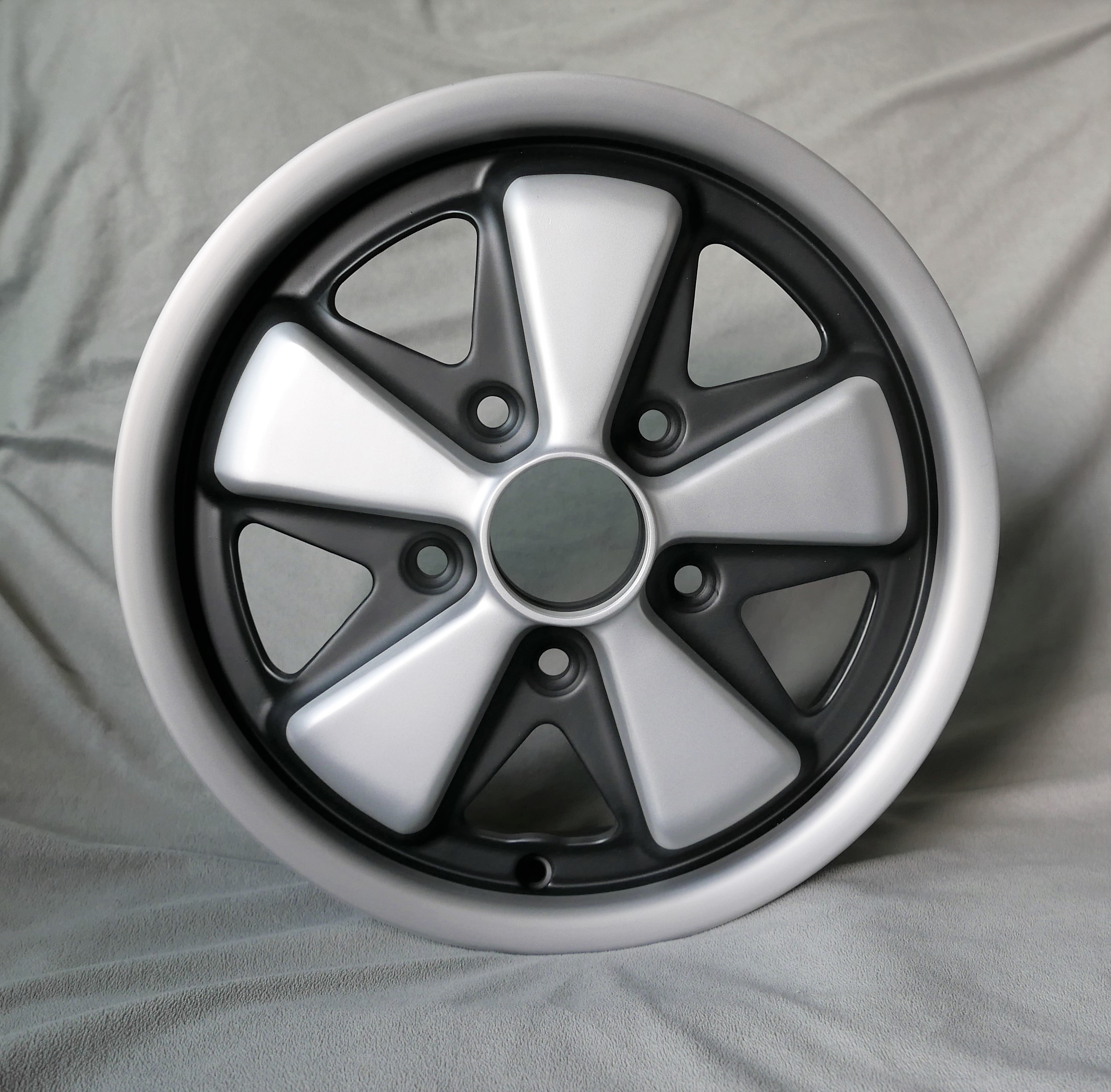 4x 5 Speiche, 4,5x15 eloxierter Look + KM4 Hutmuttern