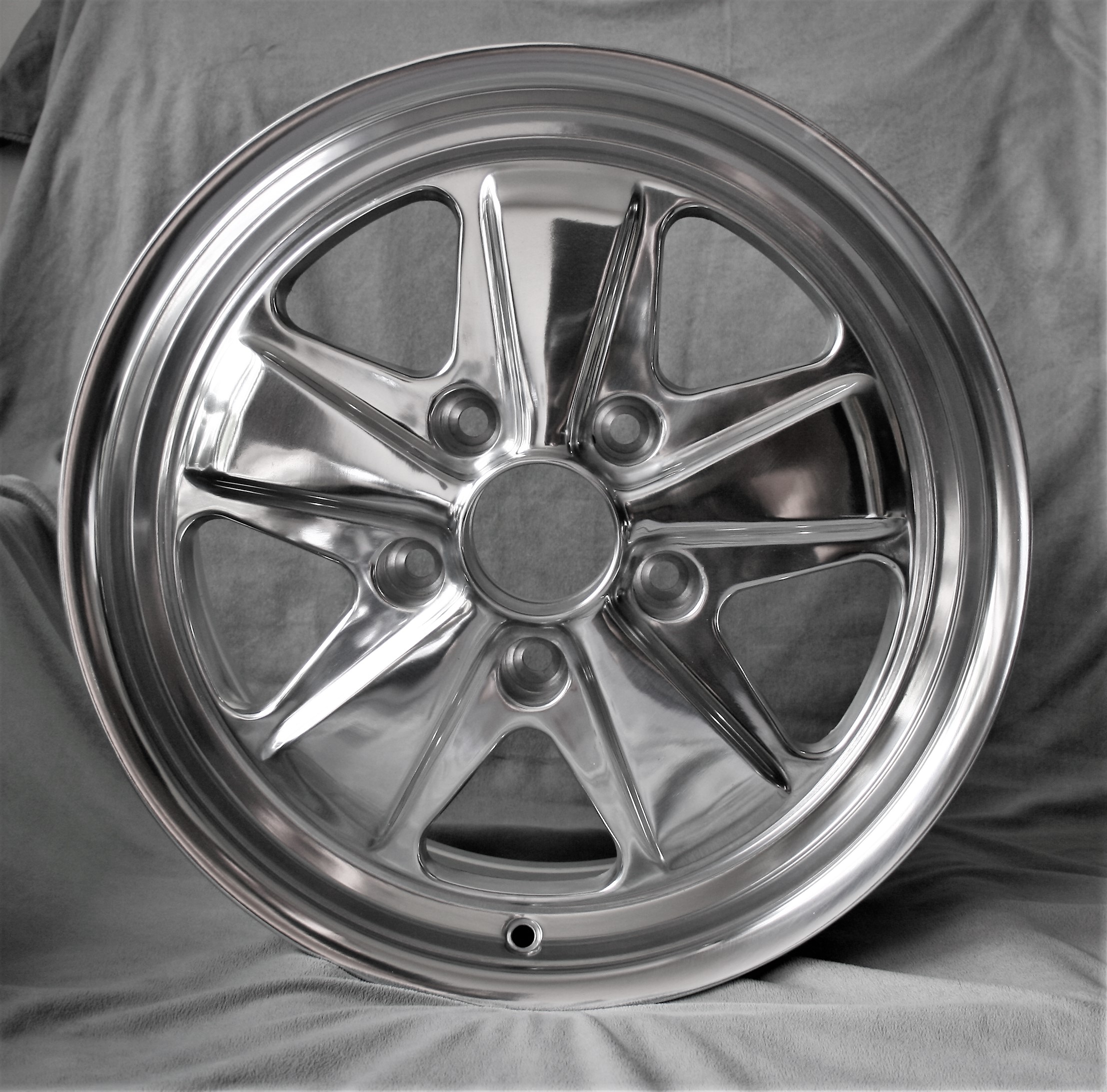 4x 5 Speiche, 7,5x17 vollpoliert + KM4S Hutmuttern