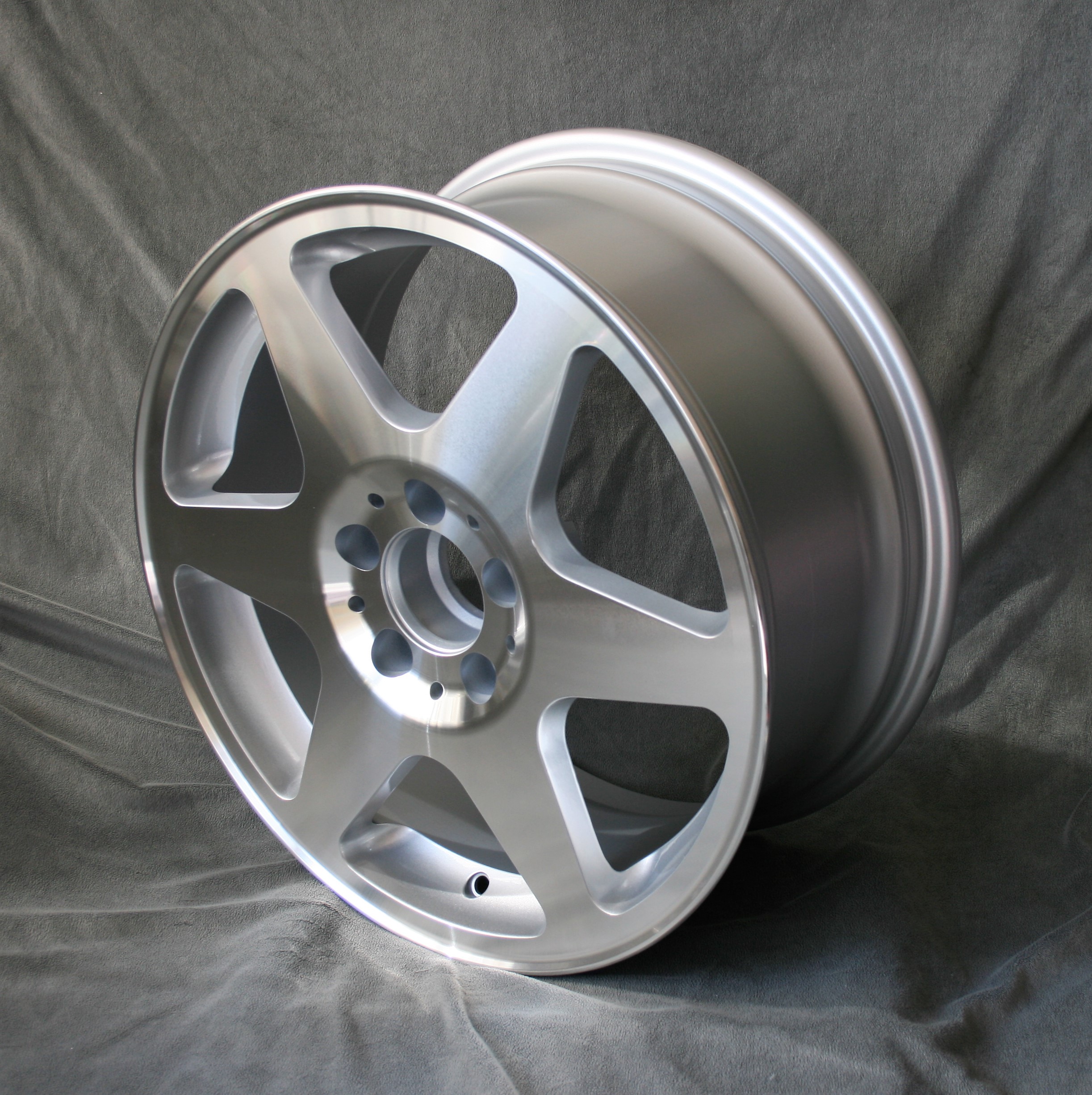 4x Evo Style, 7,5x17, glanzgedreht + KB13 Radschrauben