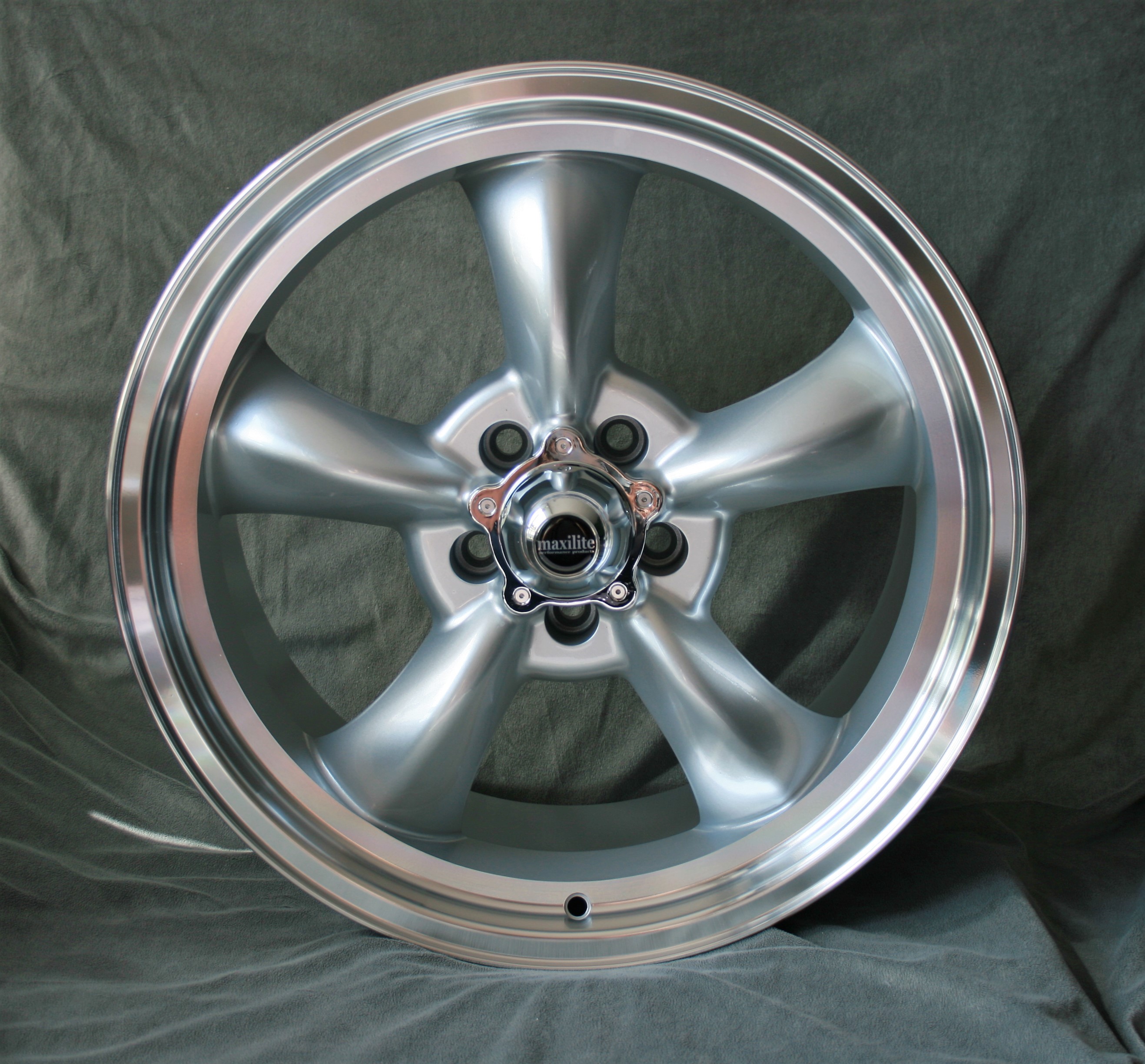 Torque Thrust Style, 9x19 silber/glanzgedreht Ford Mustang LAE